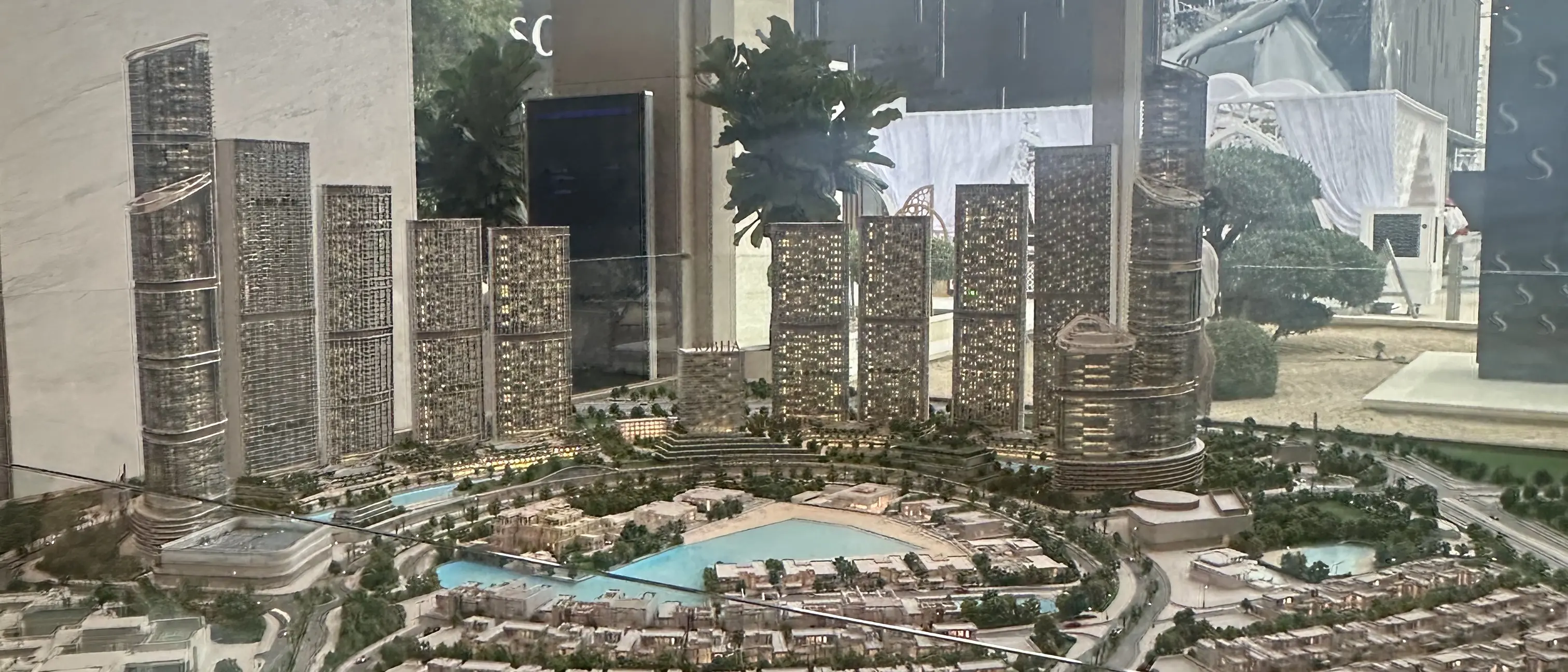 ショールームに展示された開発計画の都市模型